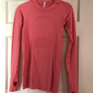 Lululemon long sleeve activewear top in size 4